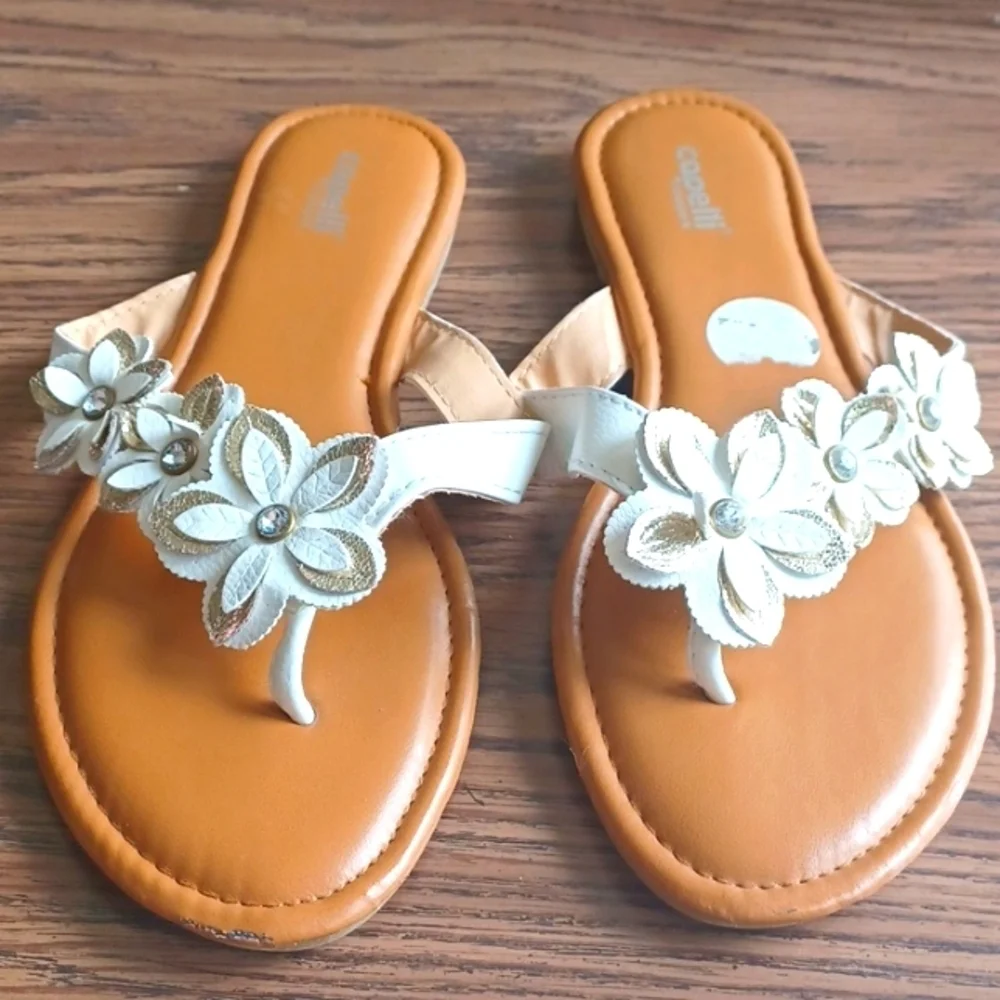 Capelli of New York white/Gold sandals, size 8, with crystal accents on flowers